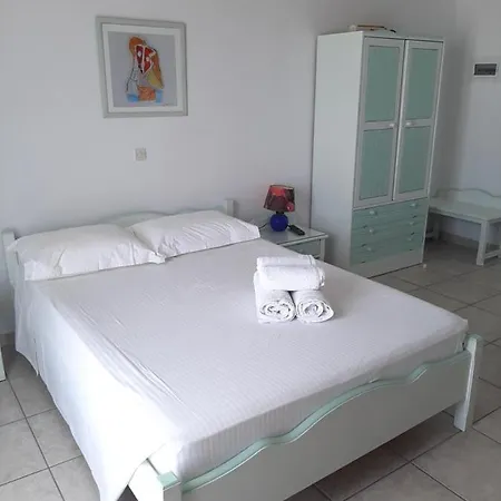 涅菲勒别墅酒店 *